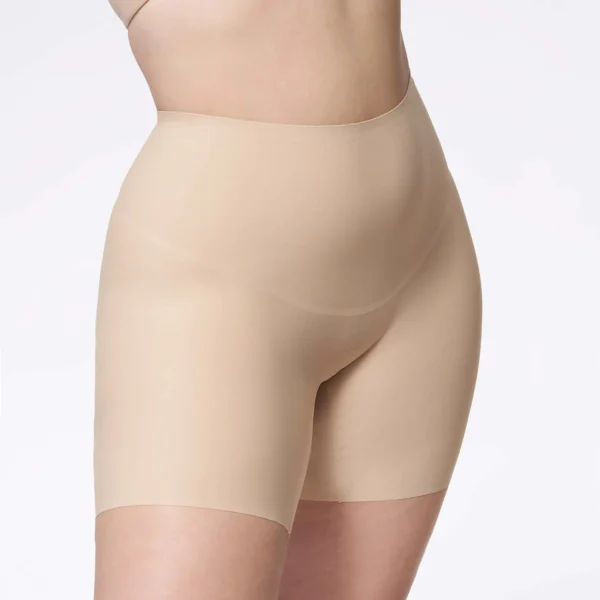 liekninantys šortai