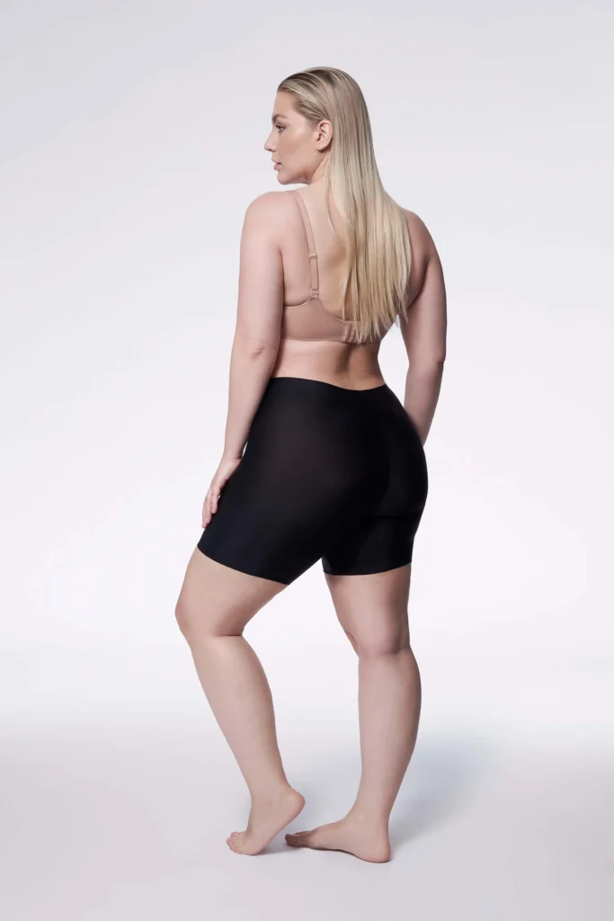 Šortukų tipo modeliuojančios kelnaitės „comfort bermuda“ – liekninantis efektas ir apsauga nuo trynimosi