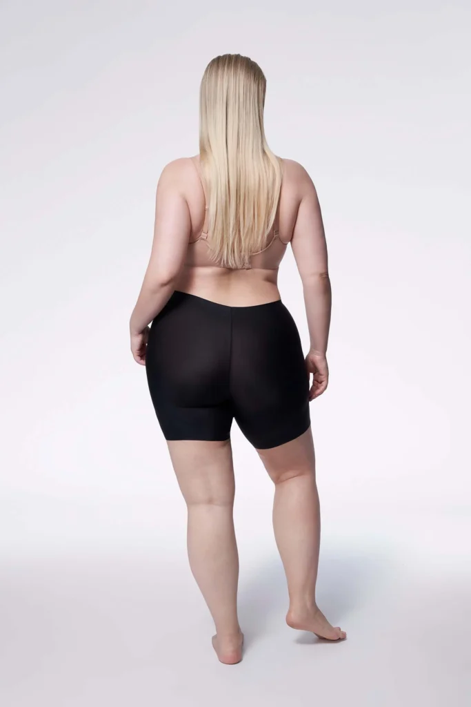 Šortukų tipo modeliuojančios kelnaitės „comfort bermuda“ – liekninantis efektas ir apsauga nuo trynimosi
