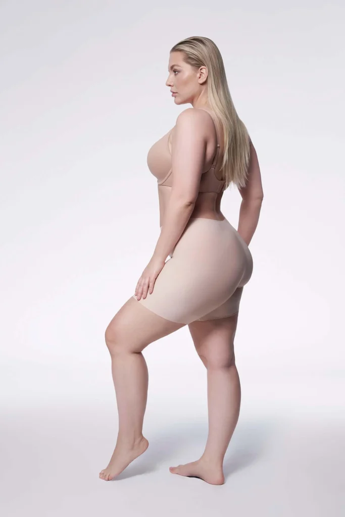 Šortukų tipo modeliuojančios kelnaitės „comfort bermuda“ – liekninantis efektas ir apsauga nuo trynimosi