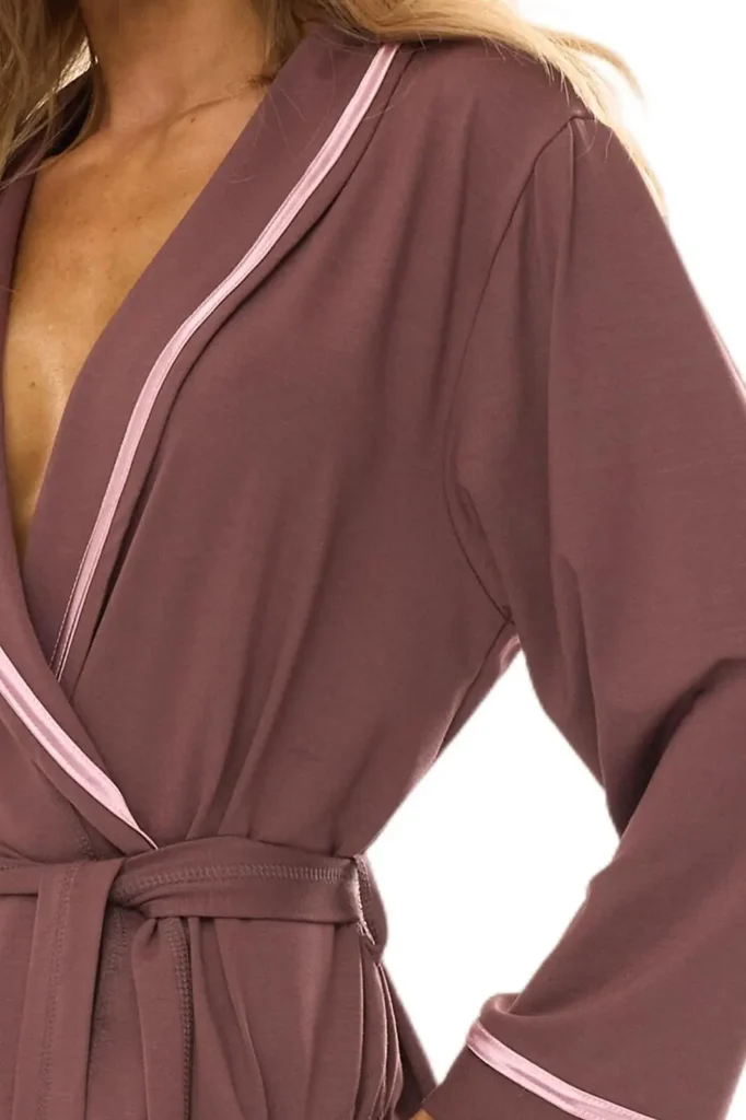 ilgas elegantiškas moteriškas chalatas "avenue"