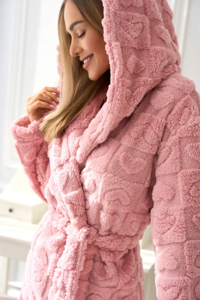 Šiltas, jaukus moteriškas chalatas su kapišonu "valentina"