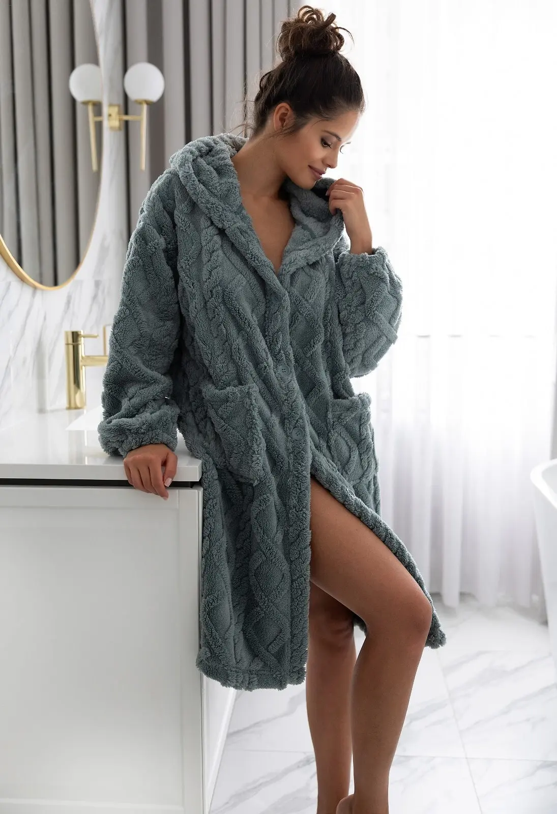 Šiltas moteriškas chalatas su kapišonu "grethen"