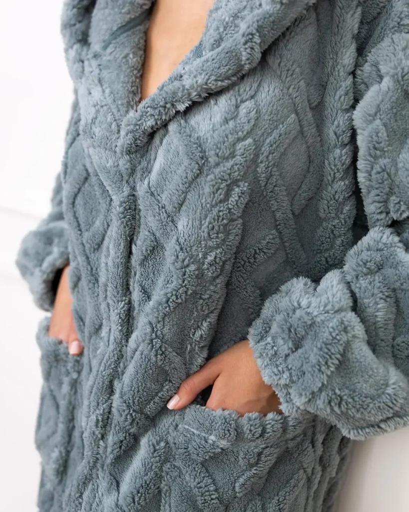 Šiltas moteriškas chalatas su kapišonu "grethen"