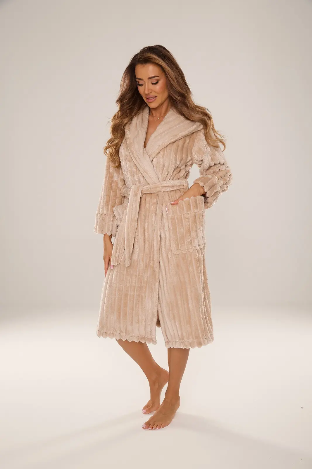 Šiltas moteriškas chalatas su gobtuvu „sutton midi“