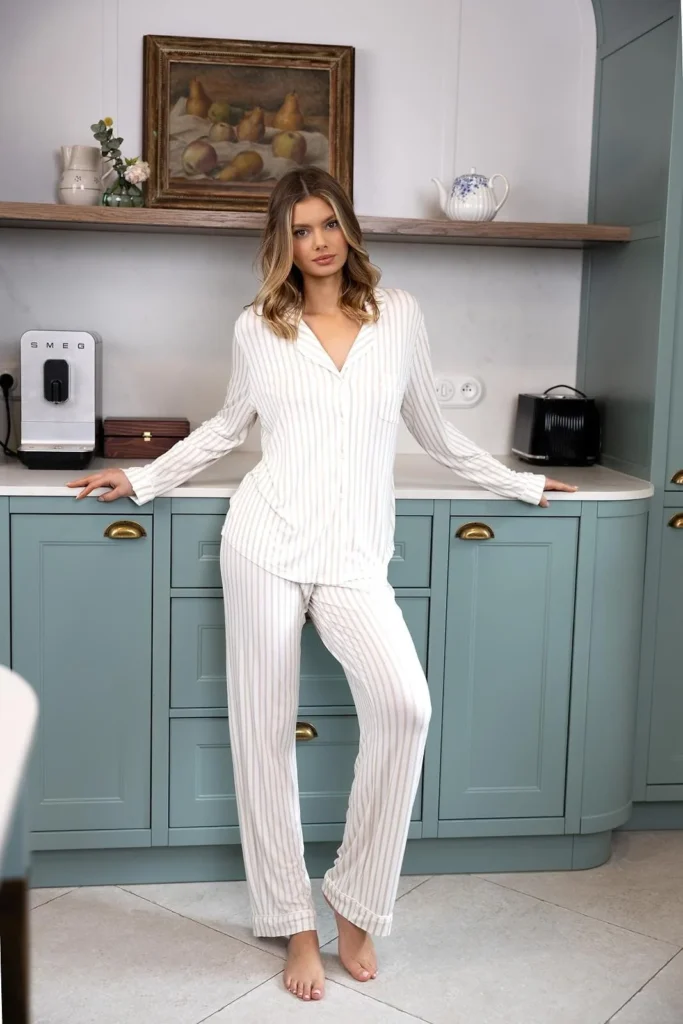 dryžuota pižama amani su sagomis