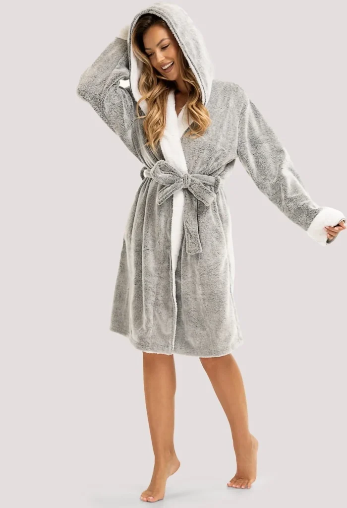 jaukus moteriškas chalatas Šaron su gobtuvu