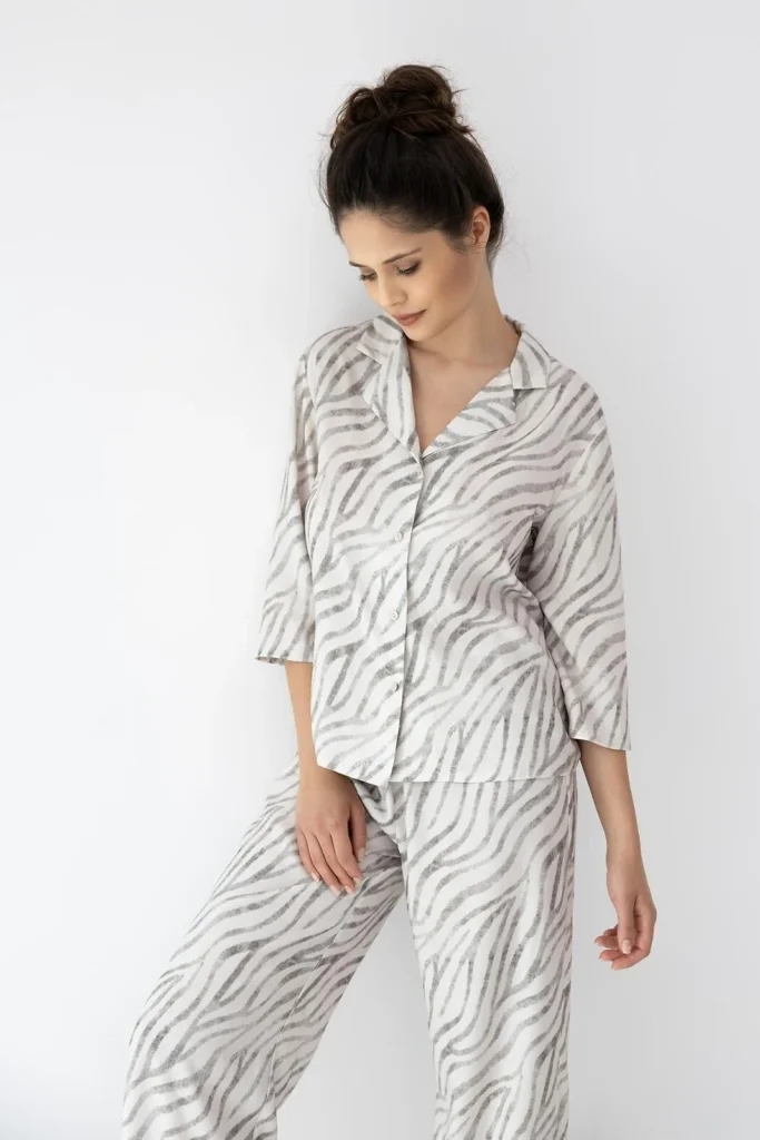 laisva viskozės pižama emori su sagomis