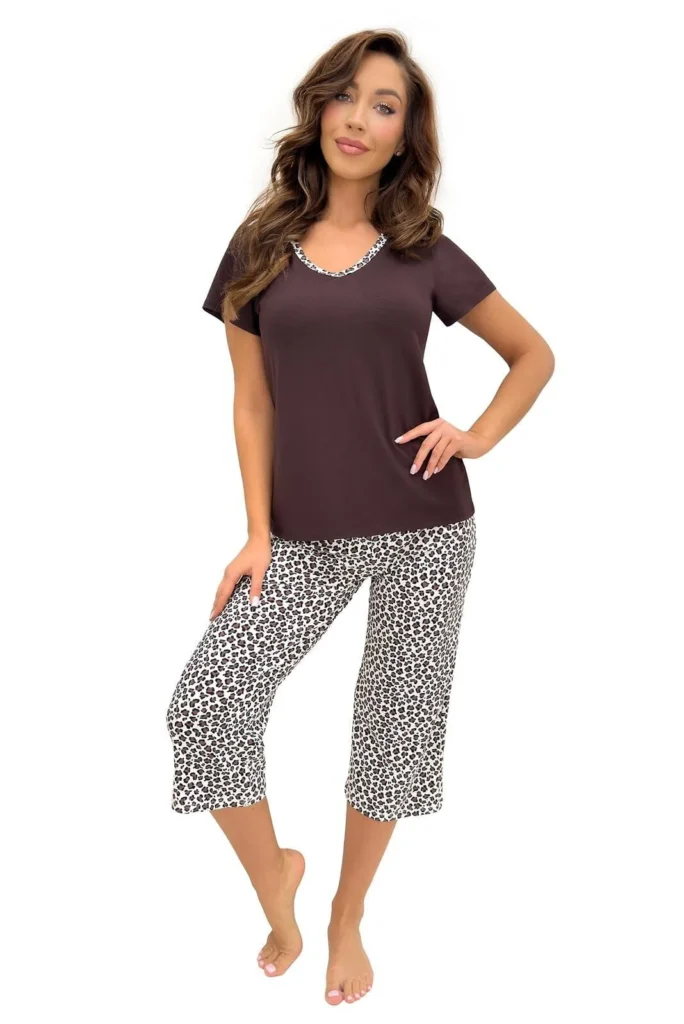 romantiška pižama zoja su trečdalių kelnėmis