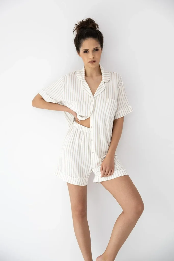 romantiška pižama davina su sagomis