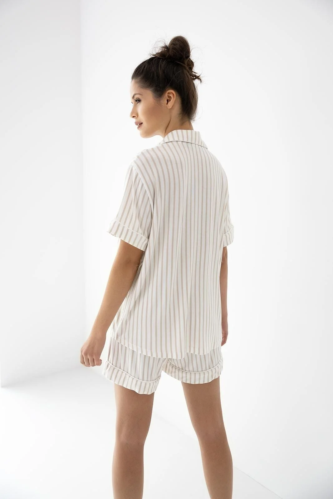 romantiška pižama davina su sagomis