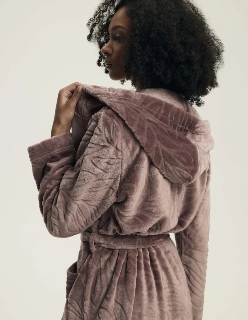 Šiltas chalatas darylas su kapišonu