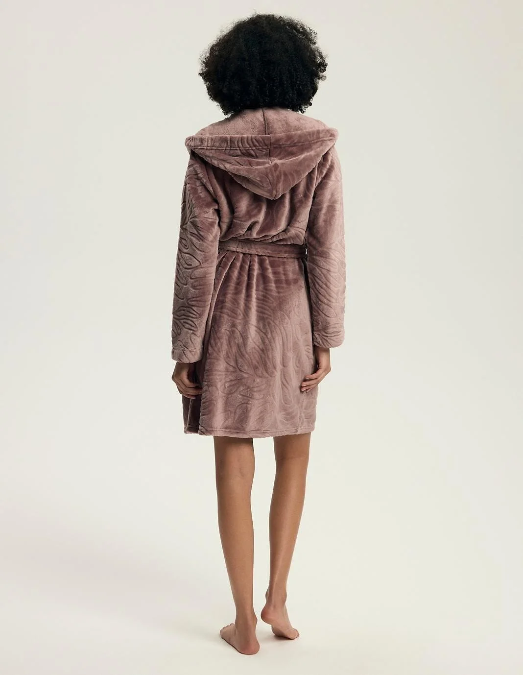 Šiltas chalatas darylas su kapišonu