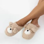 Šlepetės moterims su gyvūnėlio aplikacija 3d